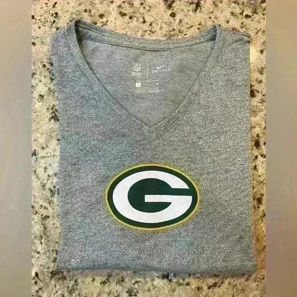Green Bay Packers Women's Green T-Shirt - Picture 5 of 5